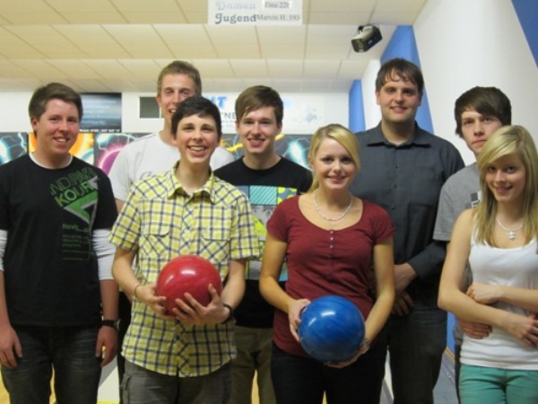 gruppenbild_jugendausflug_bowlen_2012
